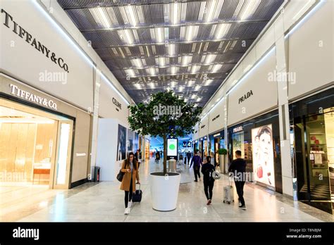 prada charles de gaulle airport|shops at charles de Gaulle Airport.